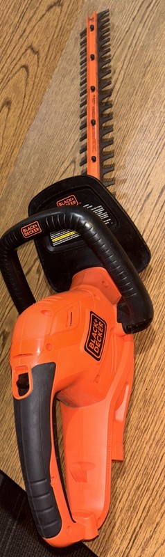 BLACK+DECKER BEHT350 22in Electric Hedge Trimmer