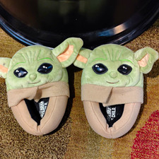 Star Wars Mandalorian Grogu Unisex Kids Slip-On Slippers Green/Beige US 11