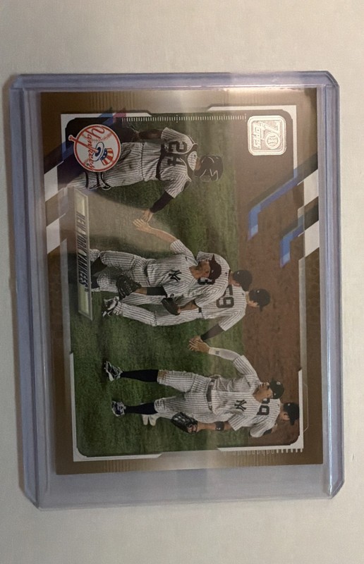 New York Yankees - Topps 2021 Series 1 Gold /2021