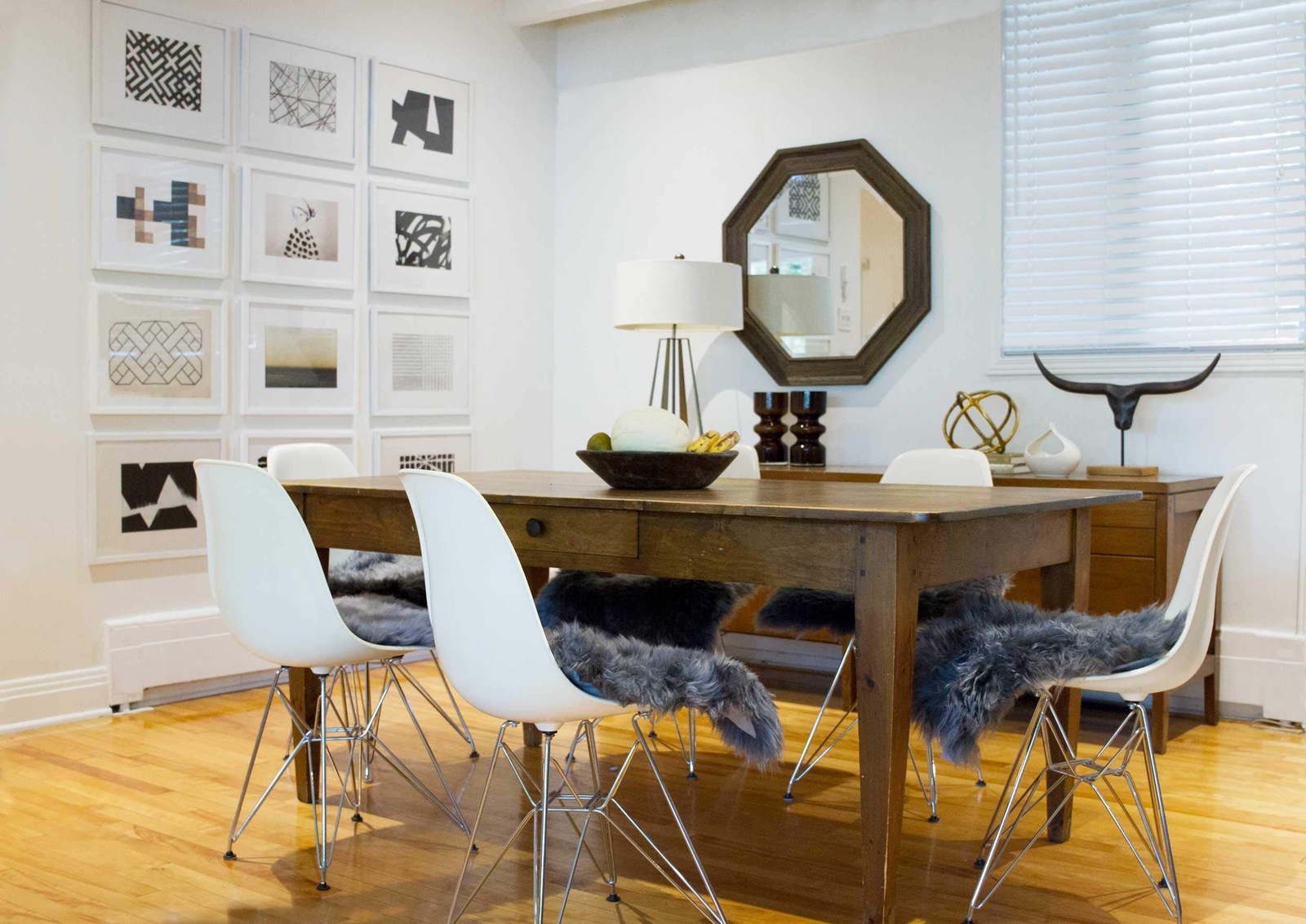 Коричневая потертая деревянная ширма размером 60 X 71 дюйм 121690₽