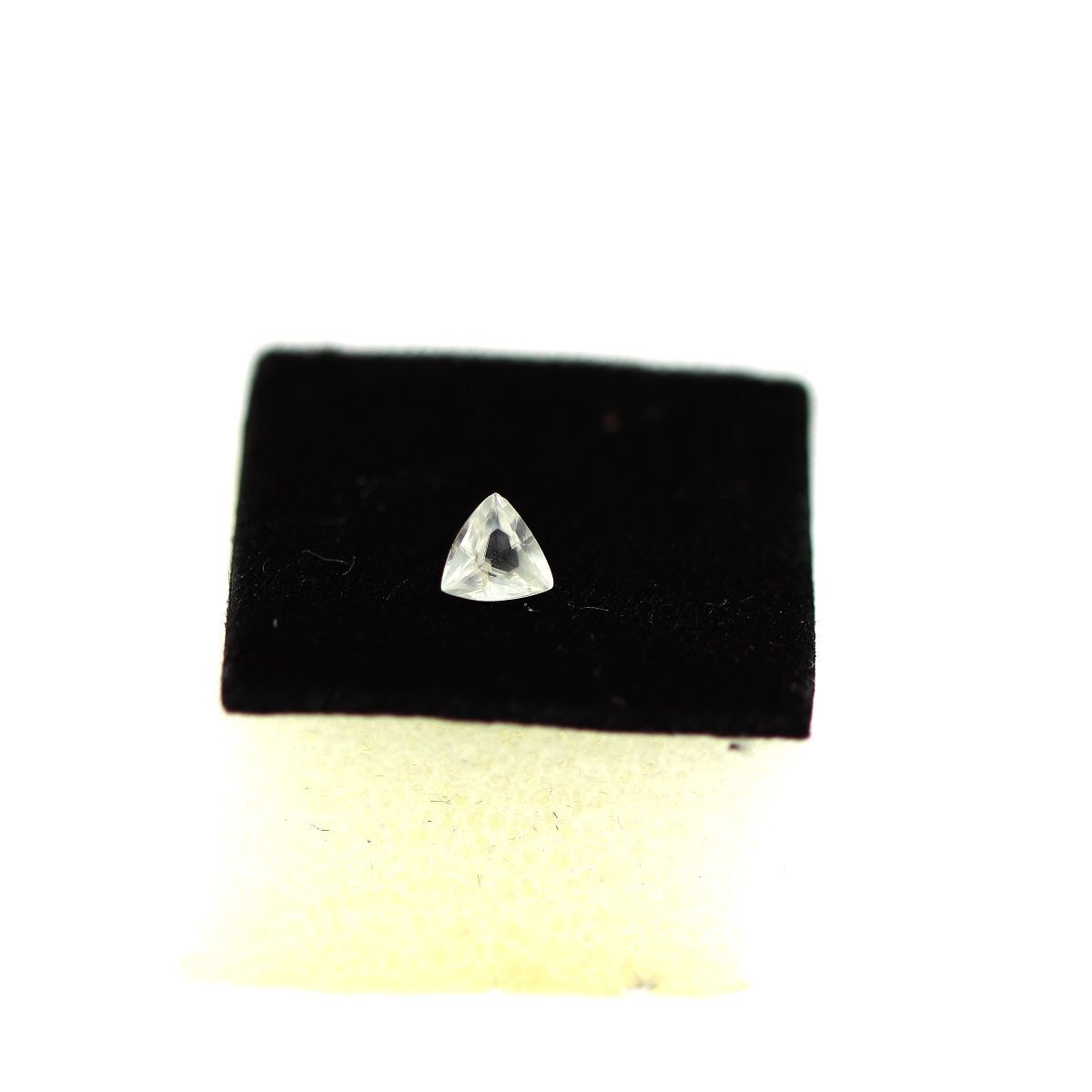 Aragonite IF de République Tchèque 0.20 ct, cristal d'exception pour connaisseur