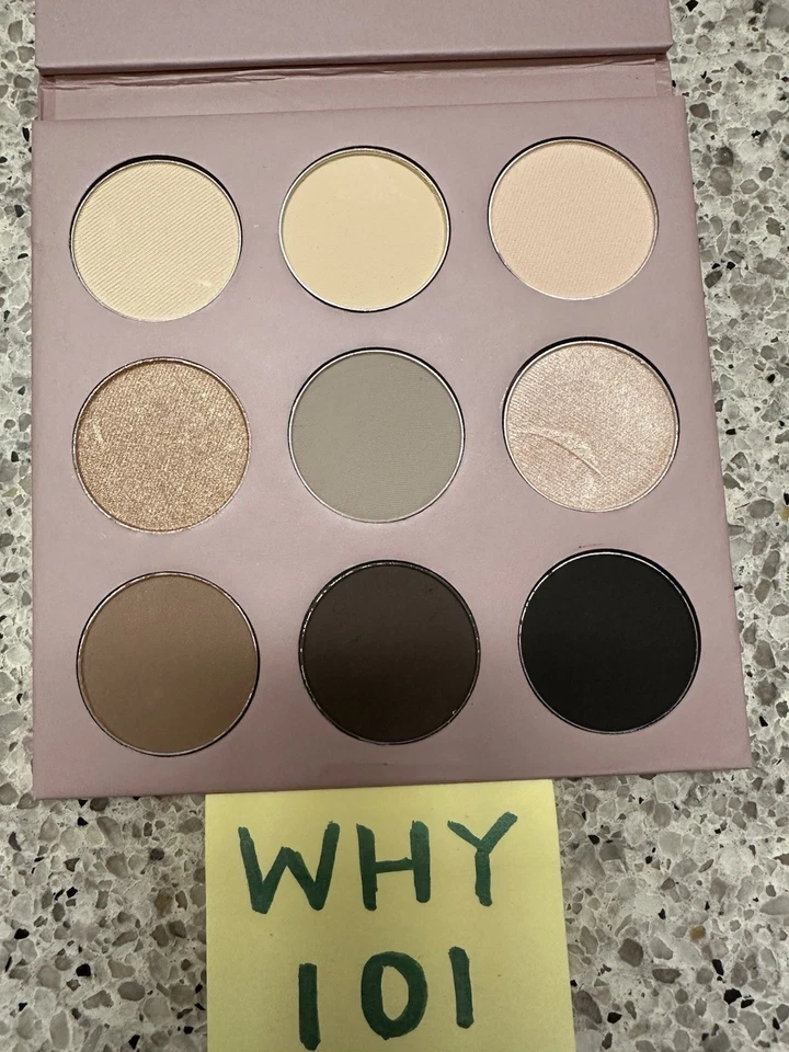 Paleta de sombras de ojos CARGO COSMETICS Nude Beach 9 tonos neutros. Talla completa. $40 Foto 4 de 4