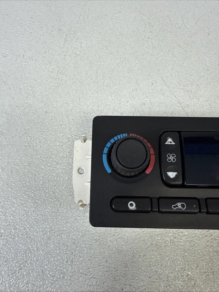 05-06 Chevy GMC Envoy Trailblazer Climatizador Calefacción Control Aire Acondicionado OEM 15845093 Foto 2 de 4