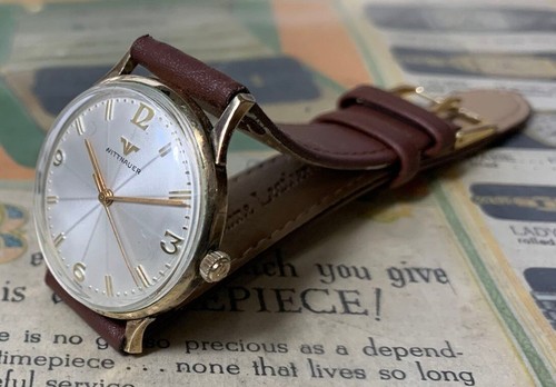 SUPERB 1960 Wittnauer 32mm Thin Gents MINTY Radiating & Engine Turned Dial! RUNS