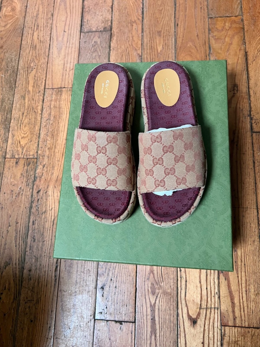Gucci Womens Angelina Monogram Canvas Platform Slide Sandals  display picture 2