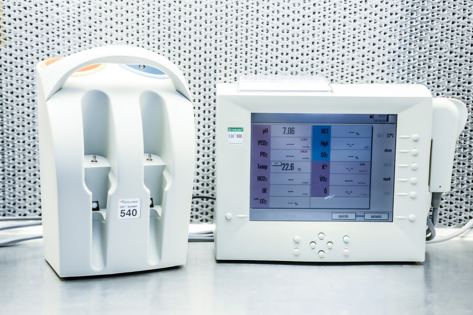 Terumo CDI 500 & CDI 540 Blood Gas Parameter Monitor Monitoring System