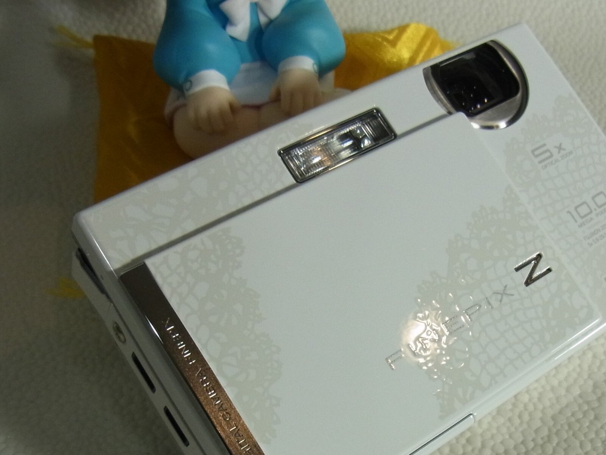 FUJIFILM FINEPIX Z250FD,White,5x,2.7in,10MP Excellent from JAPAN