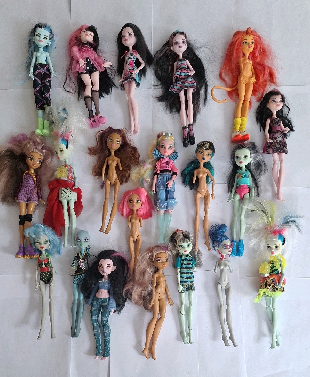 20 Twenty Monster High Dolls Lot