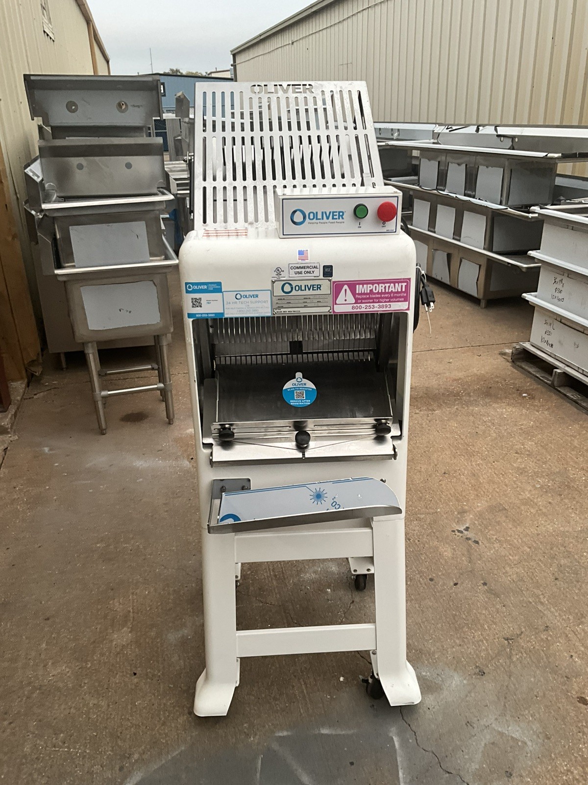 2025 Oliver Gravity Feed Bakery Bread Slicer 797-32 w/ Pro Guard Artisan