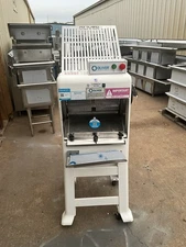 2025 Oliver Gravity Feed Bakery Bread Slicer 797-32 w/ Pro Guard Artisan