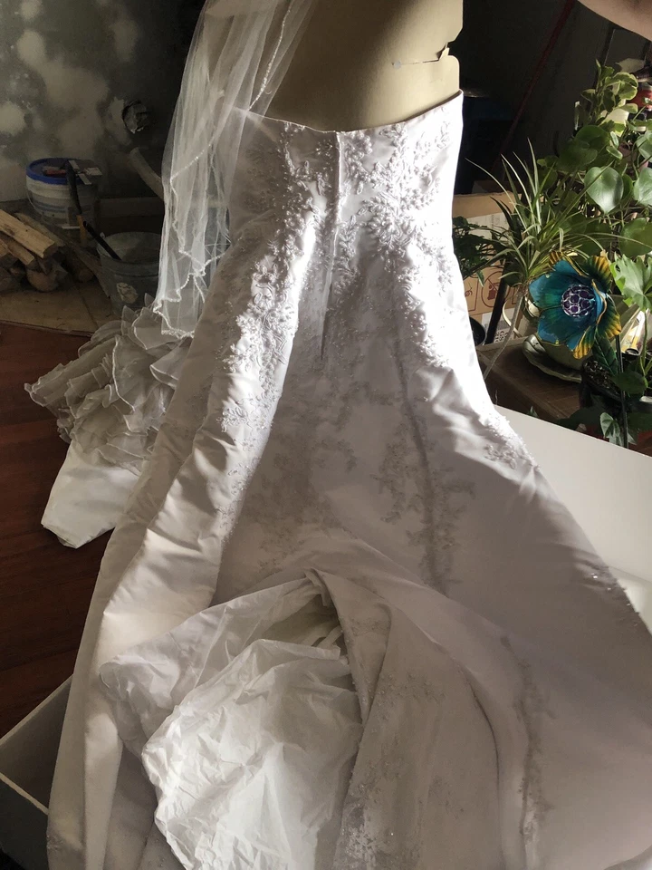 Vestido de novia Michael Angelo 12 cuentas encaje diamante velo adorno colorete caja KeepSake Foto 4 de 4