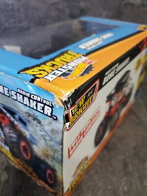 Hot Wheels Bone Shaker Monster Truck 1:24 Black NEW DAMAGED PACKAGING