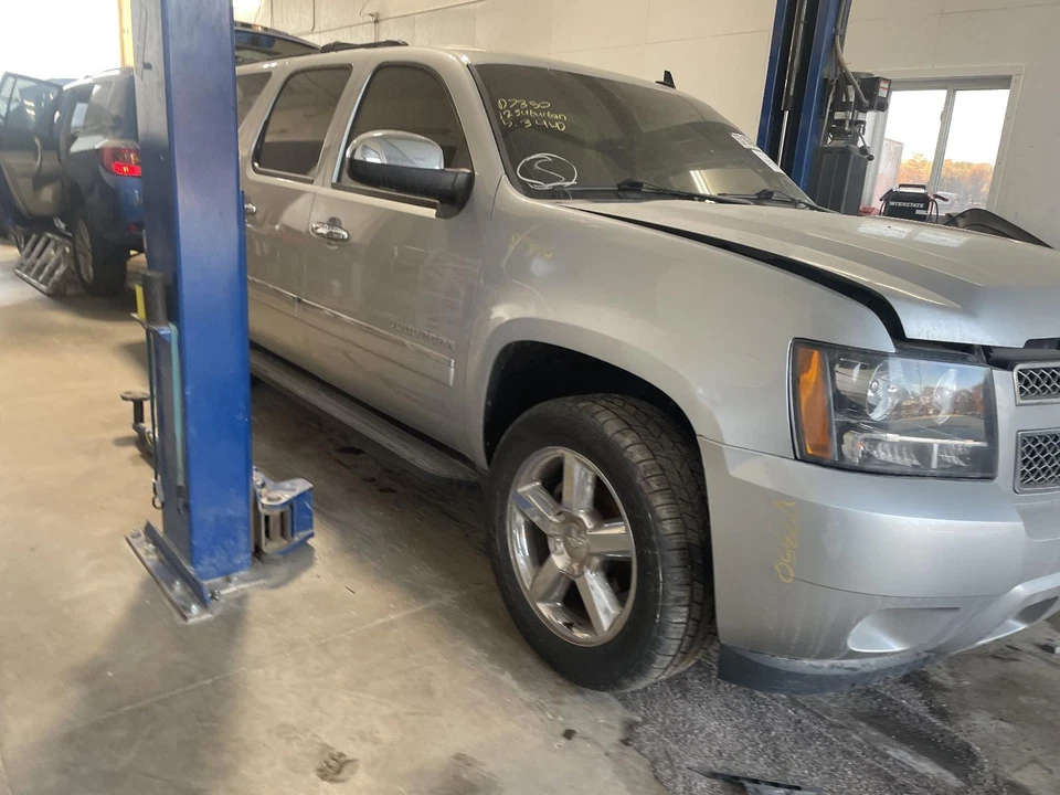 Motor de caja de fusibles usado para: Chevrolet Suburban 1500 2012 grado A Foto 4 de 4