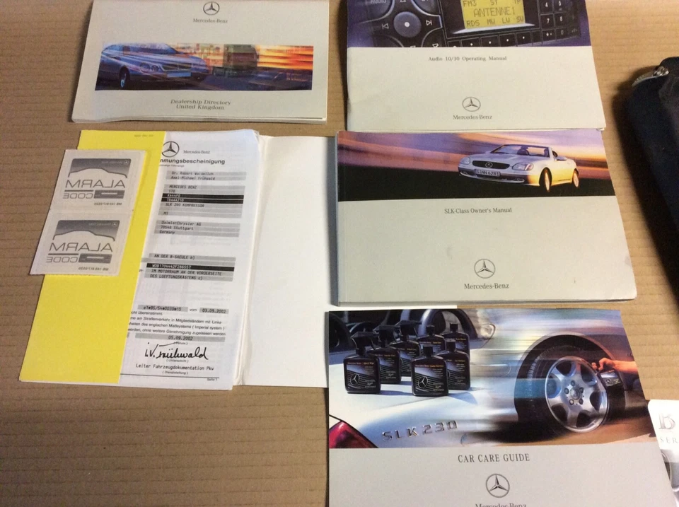 Mercedes SLK 200 Compressor 2002-05 Owner’s Manual Wallet Service Book Lot - Image 2 of 4