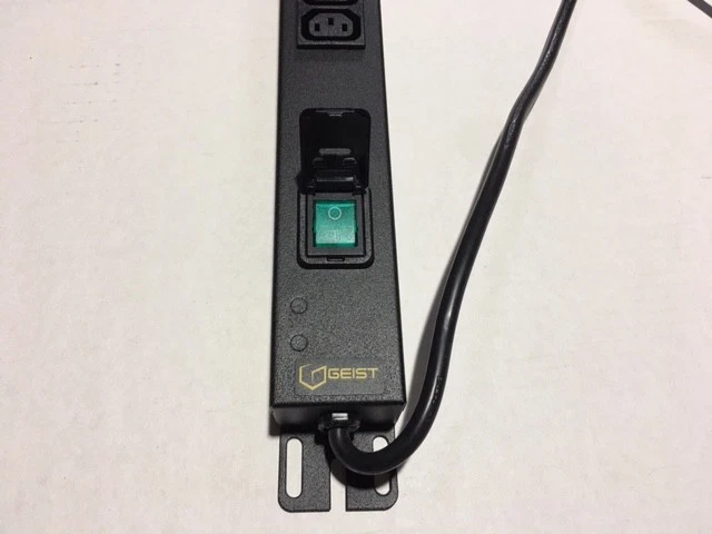 Geist PDU24IEC/C20 Vertical PDU 24x C13 Outlets,C20 Plug,16A/230V,w/Power Switch - Image 4 of 4
