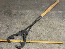 VINTAGE NORLUND'S WORKING SPRING LOADED FISH FROG GAFF GRABBER  WITH HANDLE 30”