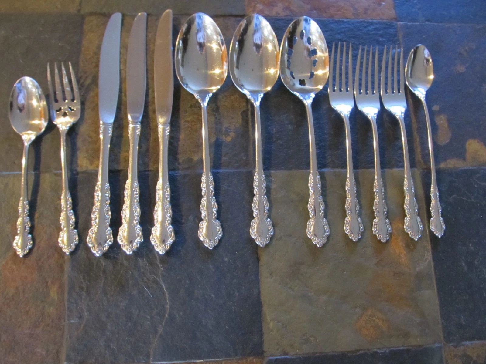 Oneida Cube Stainless Flatware 12 piece Shelley