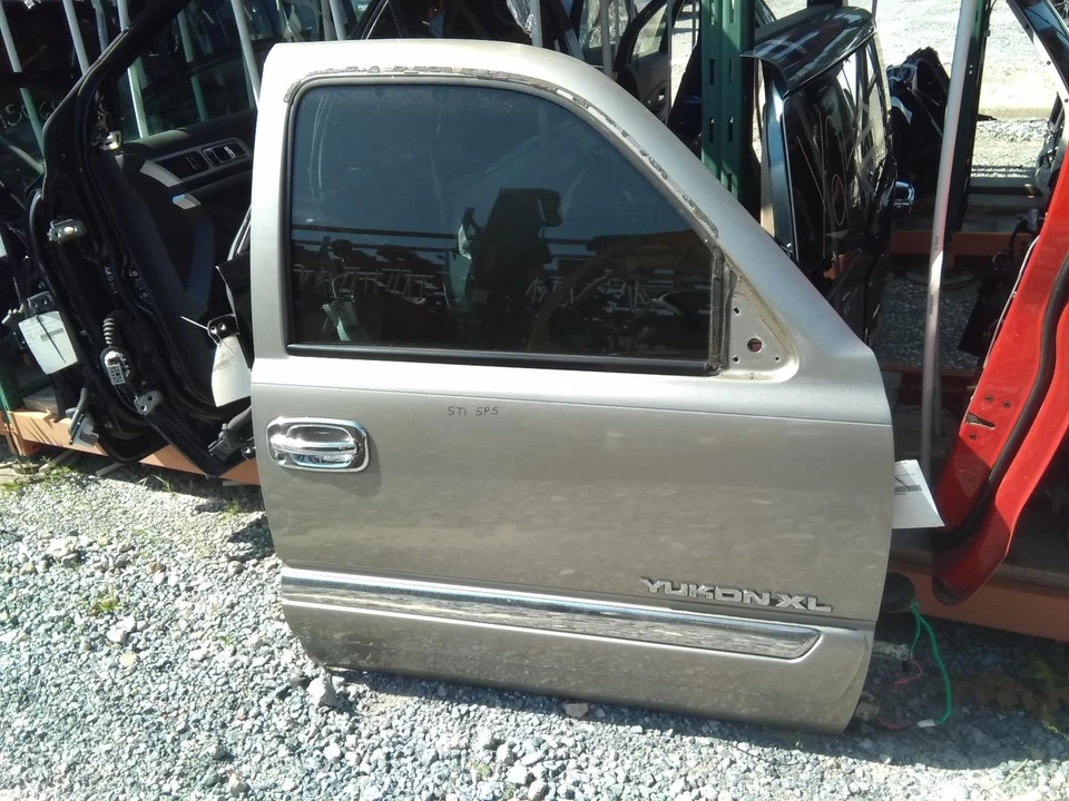 Used Front Right Door Assembly Front fits: 2003 Gmc Yukon xl 1500 classic style - Image 2 of 4