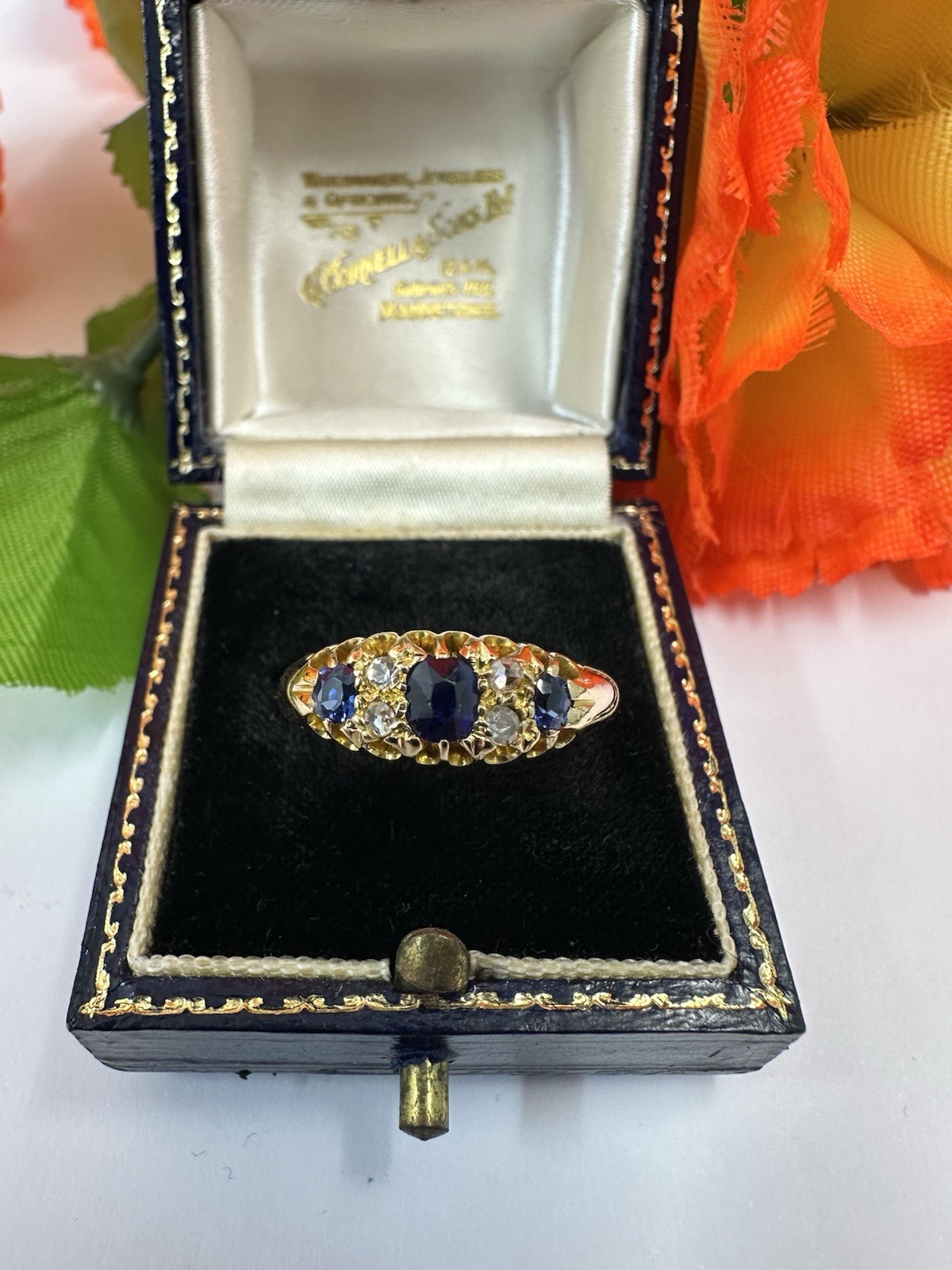 Pretty 18ct 1919/20 Sapphire & Diamond Vintage Ring