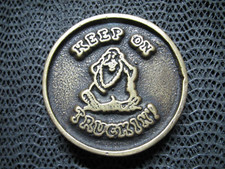 KEEP ON TRUCKIN R CRUMB BRASS HIPPIE BELT BUCKLE VINTAGE RARE BTS 1970s US