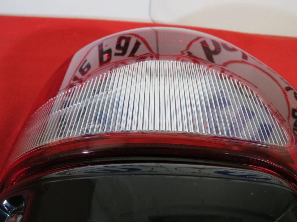 Lâmpada traseira DODGE RAM 1500 DT LED preta traseira direita NOVA FABRICANTE DE EQUIPAMENTO ORIGINAL MOPAR - Imagem 2 de 4