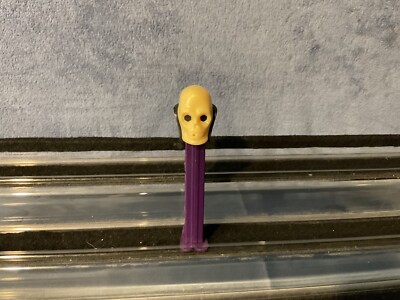 Pez Halloween Skull B, non Glow in the Dark, Loose