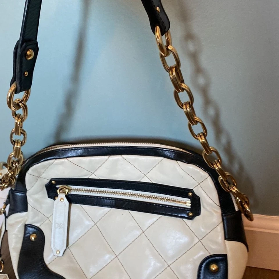 Bolso de mano de colección Y2K Max New York cuero blanco y negro cadena dorada bolso de boliche forma Foto 4 de 4