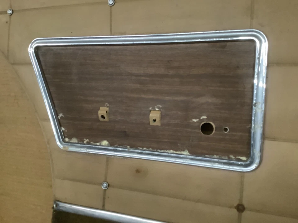 1963 年 Mercury Park Lane 4 Dr 左后门面板卡芯用于修复 — 第 2/4 张图片