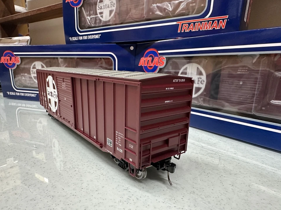 Atlas Trainman 2001190 ACF 50’ 6” Boxcar Santa Fe O 2 Rail NEW - Image 3 of 4