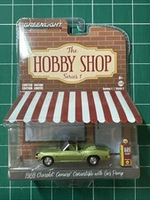 Greenlight: 2017 The Hobby Shop:1969 Chevrolet Camaro Convertible w/Gas Pump