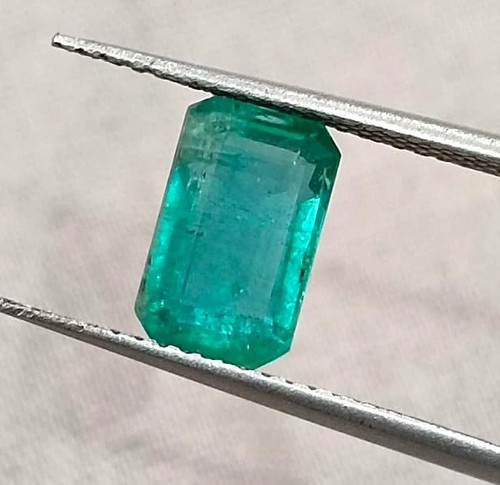 Piedra preciosa aceitada menor esmeralda de Zambia verde medio de 1,83 quilates certificada GSI - Imagen 8 de 10