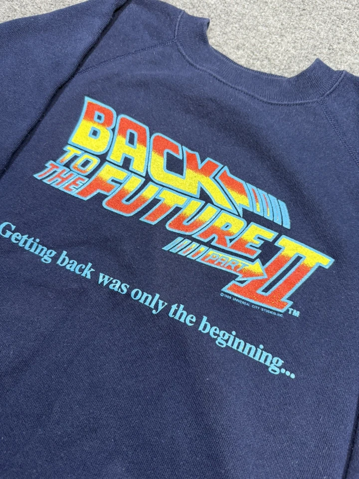 Sudadera De Colección Regreso al Futuro II 2 Hombres M Azul Marino Cuello Redondo 1989 Película Promo Foto 2 de 4