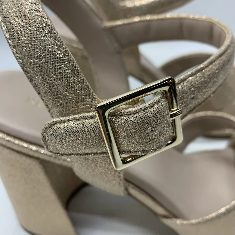 Sandalia Kenneth Cole New York para mujer Lessia tacón de cuña talla 8,5 dorada clara Foto 3 de 4