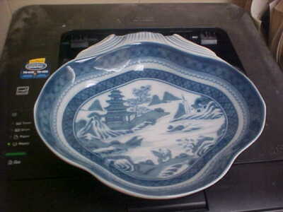 Mottahedeh Blue Canton 8 1/4'' Shell Shaped Dish MINT