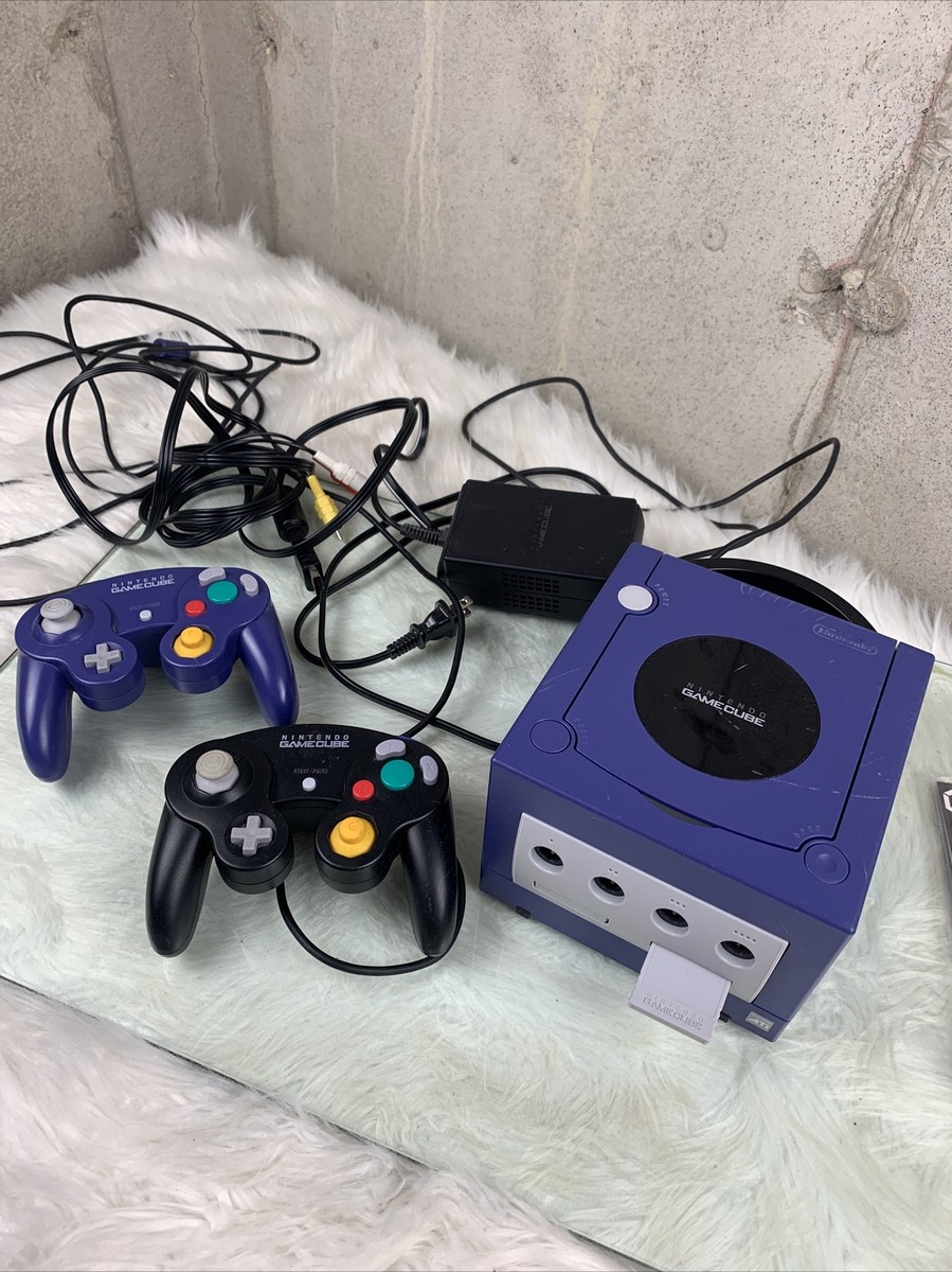 Nintendo Gamecube with Two Controllers/1 Memory Card - Tested