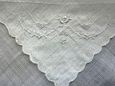 VINTAGE HANKY 1940s EMBROIDERED WHITE ON WHITE FLORAL GEOMETRIC SCALLOPED EDGES