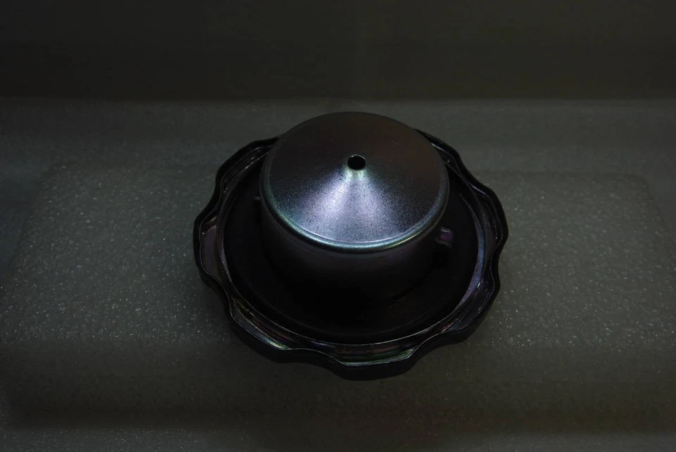 Tapa del tanque de combustible original Honda CB1100R Foto 4 de 4