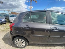 Porte arrière et accessoires Toyota YARIS