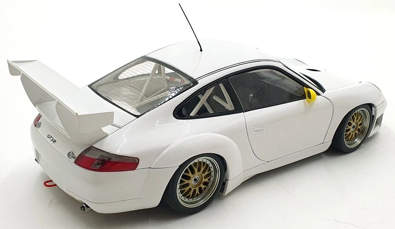 Autoart 1/18 Scale Diecast DC16723U - Porsche 911 GT3R - White - Image 2 of 4