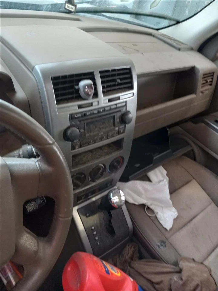 2007 Jeep Patriot Right Tail Light Assembly Brown 481383 Used 133K Miles - Image 4 of 4