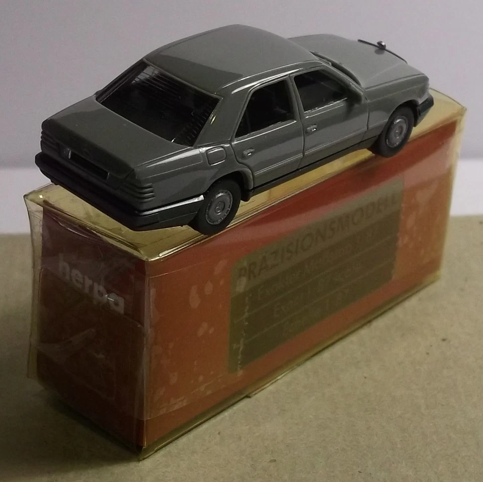 Micro Herpa Ho 1/87 Mercedes Benz 300 E Verde Grigio IN Box - Immagine 2 di 3