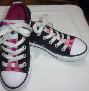 girls black and pink converse