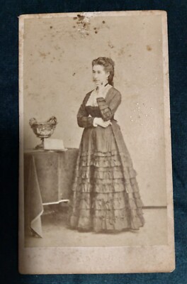 Altes Foto Frauenportrait C.D.V.