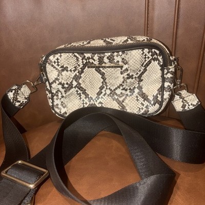 Quay Australia  Snakeskin Crossbody purse phone  Wallet vegan leather 