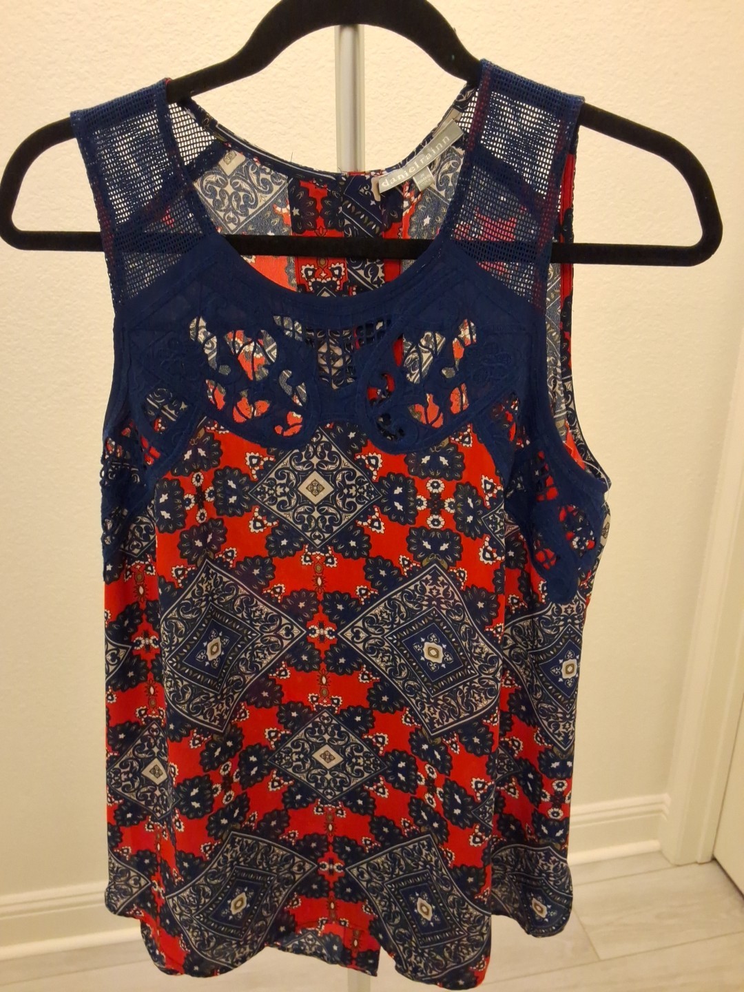 Daniel Rainn Blouse Womens Medium Black Red Floral Mesh Panel Sleeveless Top