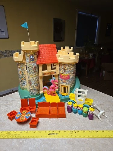 Vintage Fisher-Price Little People Play Castle with Accessories C-Details