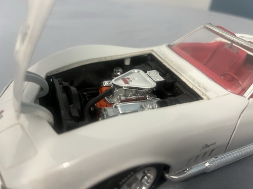 1969 Corvette Convertible Revell Cannaday's Hobby 1/18 Limited 1/2502 White 1998 - Picture 2 of 13