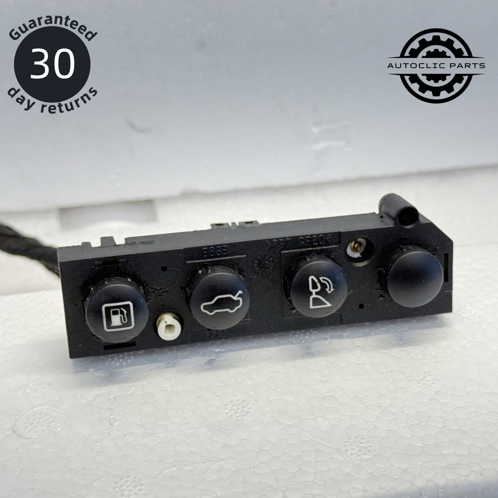 03-13 Maserati Quattroporte Fuel Filler Trunk Switch Headrest 801091 OEM