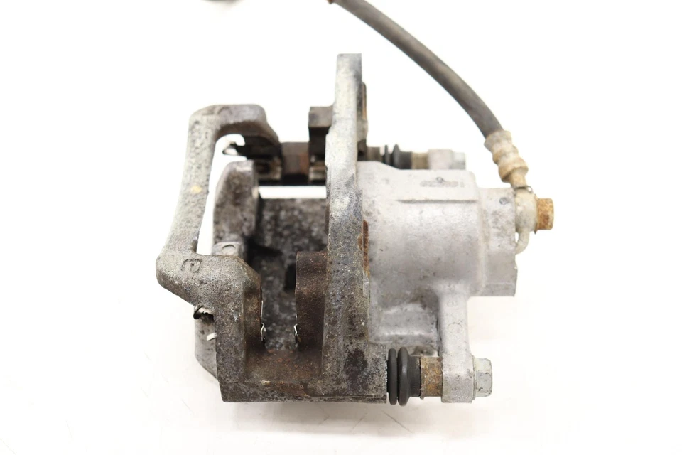 2014 - 2019 TOYOTA HIGHLANDER REAR RIGHT PASSENGER SIDE DISC BRAKE CALIPER OEM - Image 2 of 4