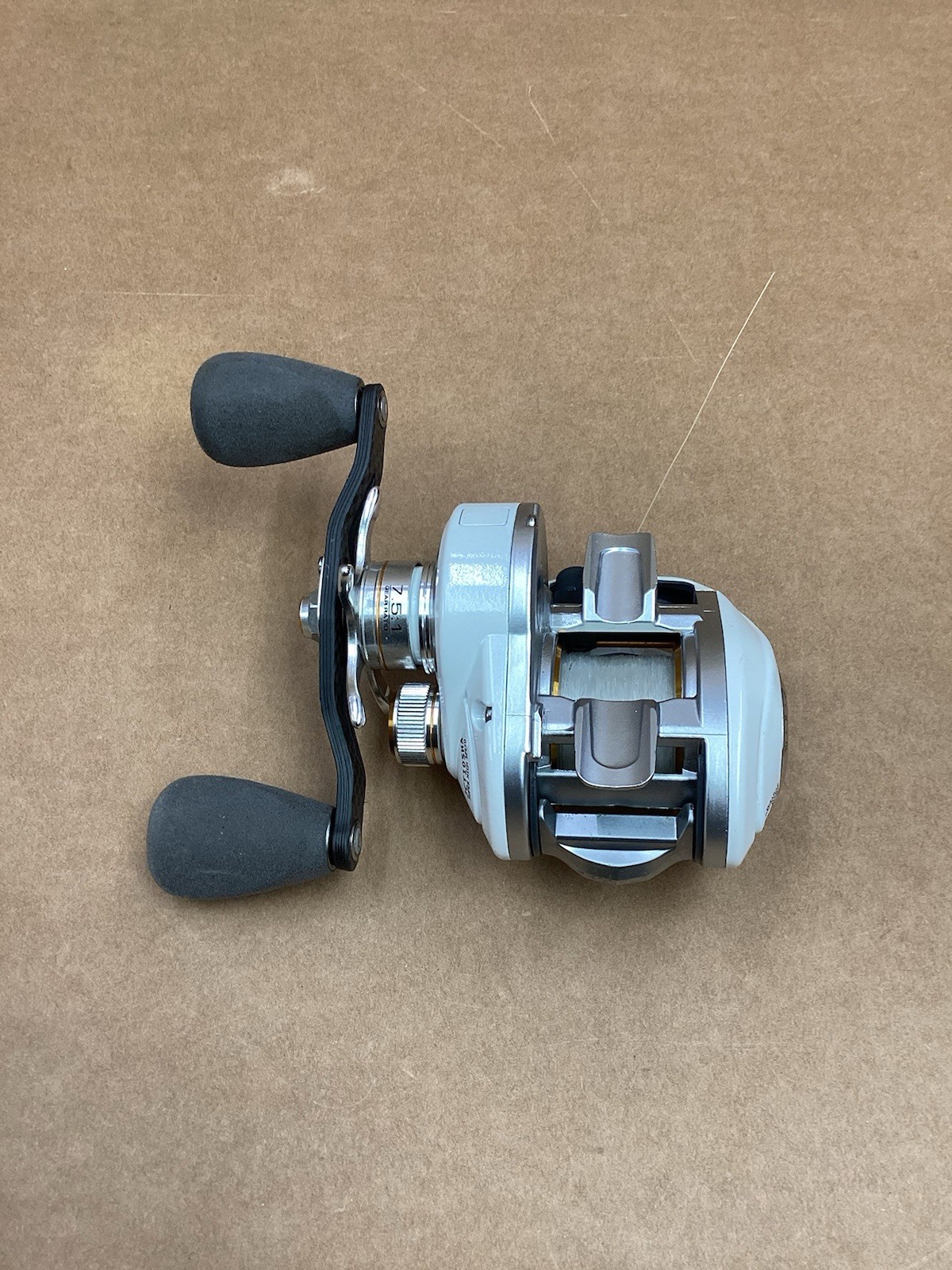 Bass Pro Shops Johnny Morris Carbonlite 2.0 Baitcast Reel JCT10SHA 7.5:1 Ratio